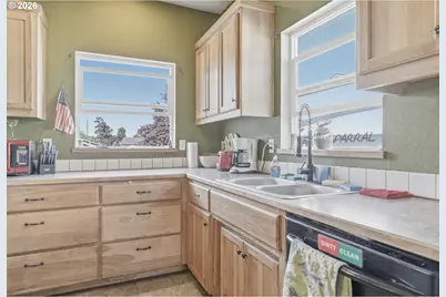 1732 E Washington Ave, Cottage Grove, OR 97424 - Photo 7