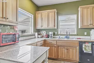 1732 E Washington Ave, Cottage Grove, OR 97424 - Photo 7