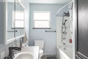1732 E Washington Ave, Cottage Grove, OR 97424 - Photo 11