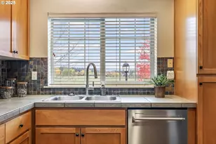 670 NE Adwick Dr, Hillsboro, OR 97006 - Photo 11