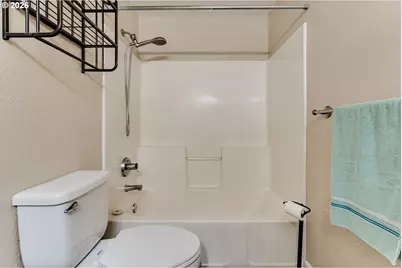 25246 E Bolton Rd, Veneta, OR 97487 - Photo 27