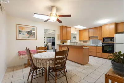 14085 SW Linda Ln, Beaverton, OR 97006 - Photo 13