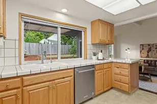 2564 Bronco Ct, West Linn, OR 97068 - Photo 9
