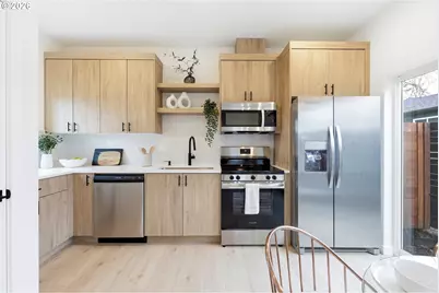 11715 SE Ash St, Portland, OR 97216 - Photo 11