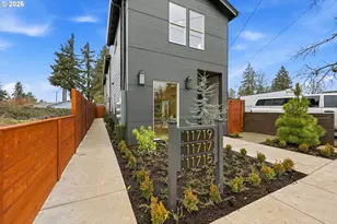 11715 SE Ash St, Portland, OR 97216 - Photo 3