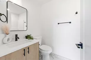 11715 SE Ash St, Portland, OR 97216 - Photo 17