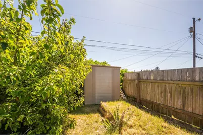1535 Garfield St, North Bend, OR 97459 - Photo 17