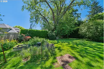 8500 SW Cashmur Ln, Portland, OR 97225 - Photo 35