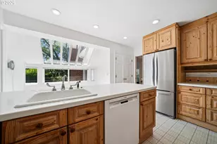 8500 SW Cashmur Ln, Portland, OR 97225 - Photo 13