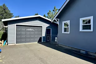 10303 S D St, Island City, OR 97850 - Photo 3