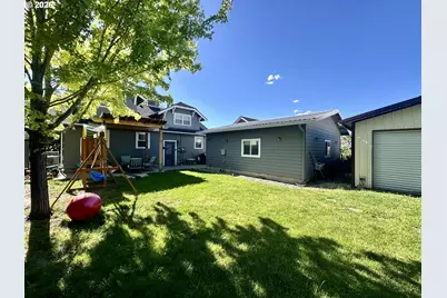 10303 S D St, Island City, OR 97850 - Photo 5