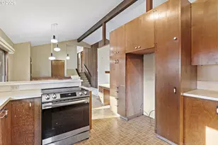 1745 SE Brookwood Ave, Hillsboro, OR 97123 - Photo 9