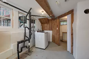 11251 SW Capitol Hwy, Portland, OR 97219 - Photo 23