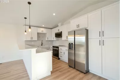 110 Crescent St, Tillamook, OR 97141 - Photo 15