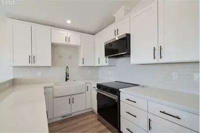 110 Crescent St, Tillamook, OR 97141 - Photo 17