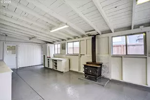 12019 NE Sacramento St, Portland, OR 97220 - Photo 41