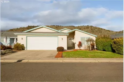 164 Jacob Hale Way, Roseburg, OR 97471 - Photo 1