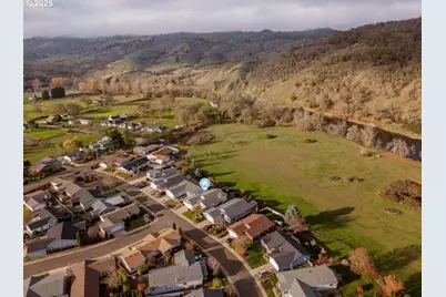 164 Jacob Hale Way, Roseburg, OR 97471 - Photo 37