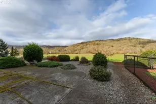 164 Jacob Hale Way, Roseburg, OR 97471 - Photo 31