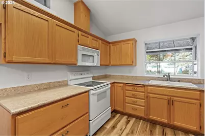 1785 Brookhurst Way, Grants Pass, OR 97527 - Photo 17