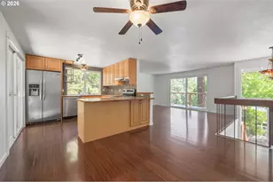 583 Lochmoor Pl, Eugene, OR 97405 - Photo 5