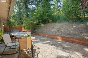 583 Lochmoor Pl, Eugene, OR 97405 - Photo 45