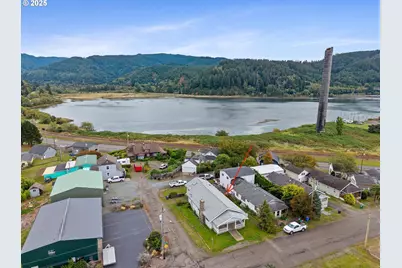 308 1st St, Garibaldi, OR 97118 - Photo 3