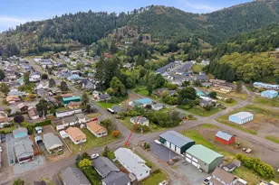 308 1st St, Garibaldi, OR 97118 - Photo 23