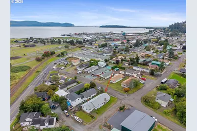 308 1st St, Garibaldi, OR 97118 - Photo 27