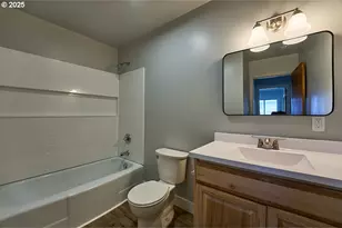 304 E Park St, Enterprise, OR 97828 - Photo 9