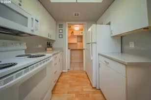 6605 W Burnside St, Portland, OR 97210 - Photo 13