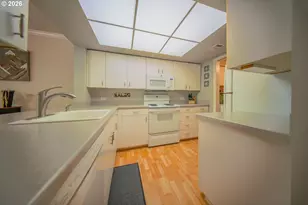 6605 W Burnside St, Portland, OR 97210 - Photo 11
