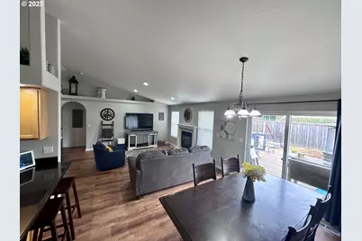 141 Cortland Ln, Eugene, OR 97404 - Photo 3