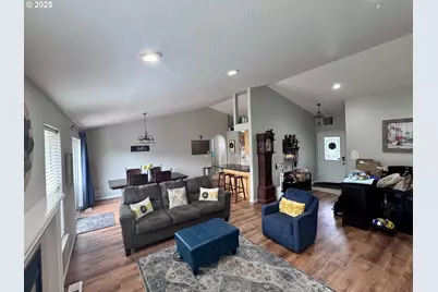 141 Cortland Ln, Eugene, OR 97404 - Photo 3