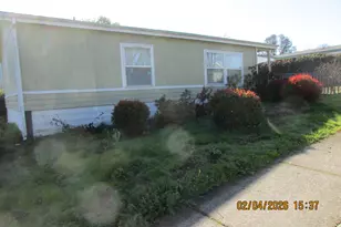 751 SE Meadowood Dr, Winston, OR 97496 - Photo 3