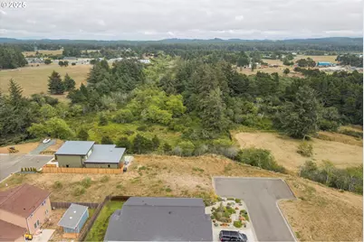 636 Seacrest Dr, Bandon, OR 97411 - Photo 5
