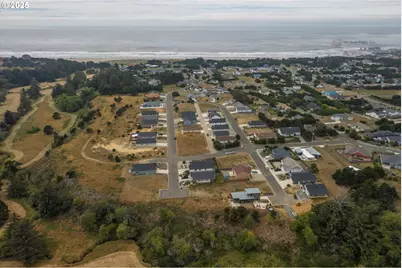 636 Seacrest Dr, Bandon, OR 97411 - Photo 13