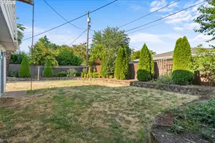 389 Maxwell Rd, Eugene, OR 97404 - Photo 35