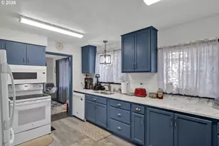 389 Maxwell Rd, Eugene, OR 97404 - Photo 15