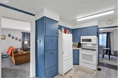 389 Maxwell Rd, Eugene, OR 97404 - Photo 15