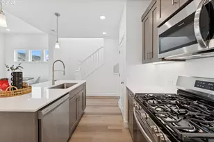 3312 SE Arrowhead Ave, Hillsboro, OR 97123 - Photo 9