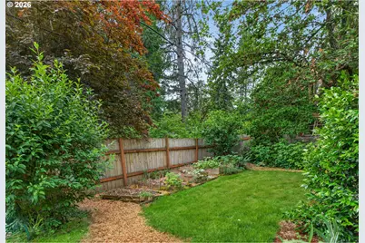 4525 Fox Hollow Rd, Eugene, OR 97405 - Photo 35