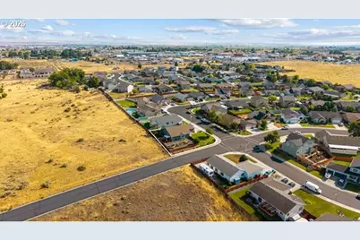 2307 NW Eucalyptus Dr, Hermiston, OR 97838 - Photo 45
