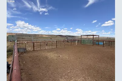 31734 Sunset Valley Ln, Burns, OR 97720 - Photo 15