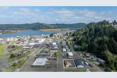 624 Winchester Ave, Winchester Bay, OR 97467 - Photo 15