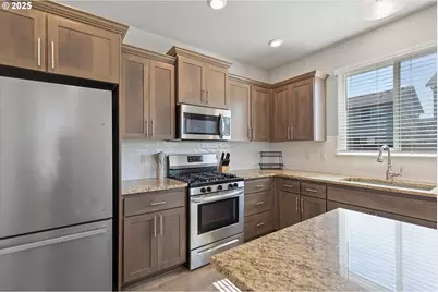 2598 NW Meadows Dr, McMinnville, OR 97128 - Photo 7