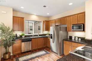 10336 SW Hollyridge Ln, Beaverton, OR 97005 - Photo 11