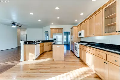 4699 Symphony Dr, Eugene, OR 97404 - Photo 9