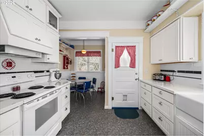 524 N 5th St, Creswell, OR 97426 - Photo 17