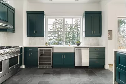 290 SW Moonridge Pl, Portland, OR 97225 - Photo 9